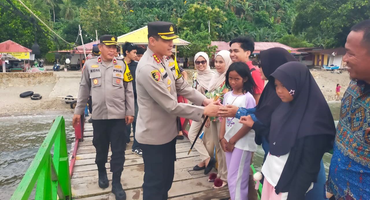 Kapolresta Mamuju Cek Kesiapan Pos Pantau Wisata Pantai Malawwa Pengunjung Membludak Saat Libur
