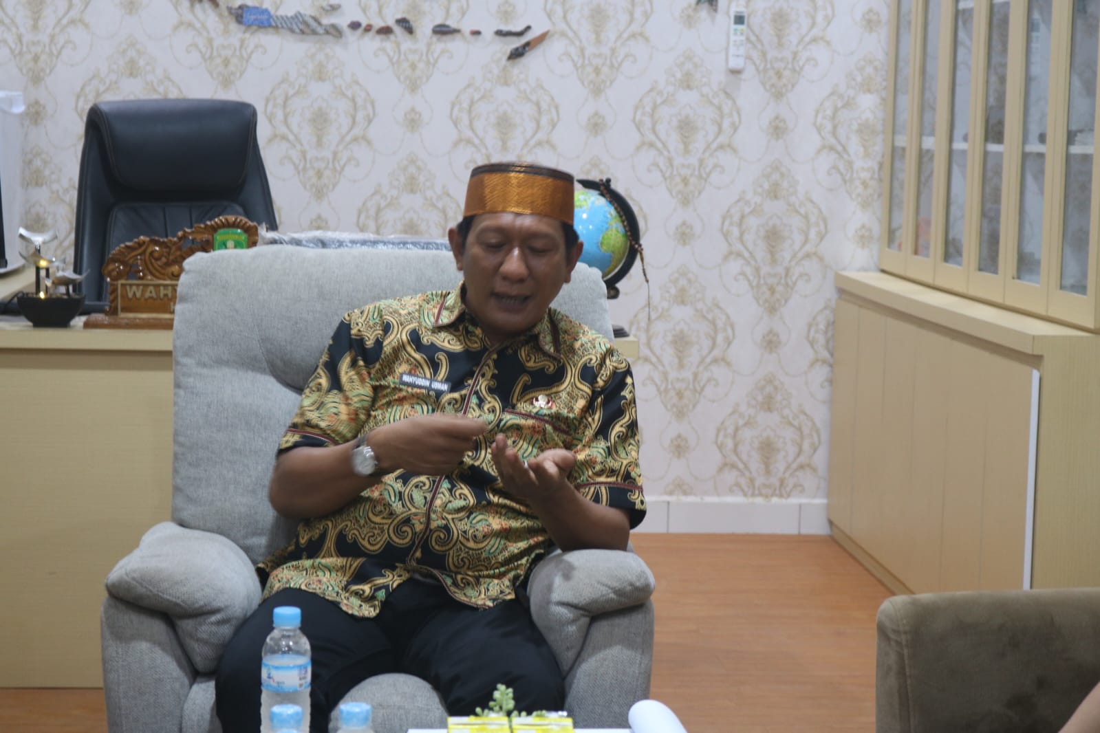Wujudkan Desa Sehat dan Aktif, Kades Swarga Bara Bangun Mini Soccer dan Pos Kesehatan