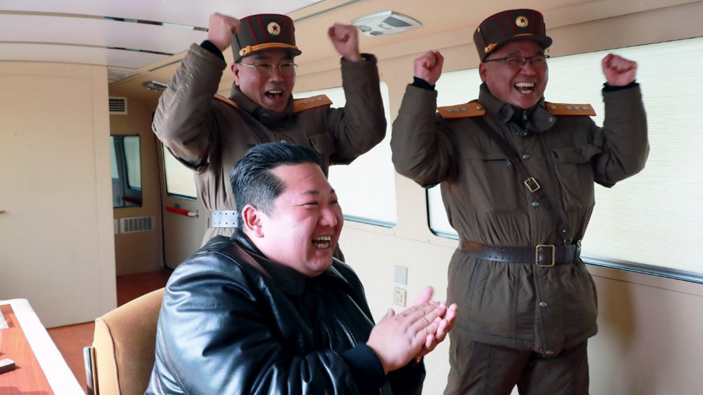 Kim Jong-un Sumringah Negaranya Sukses Luncurkan Rudal Baru yang Bisa Jangkau AS