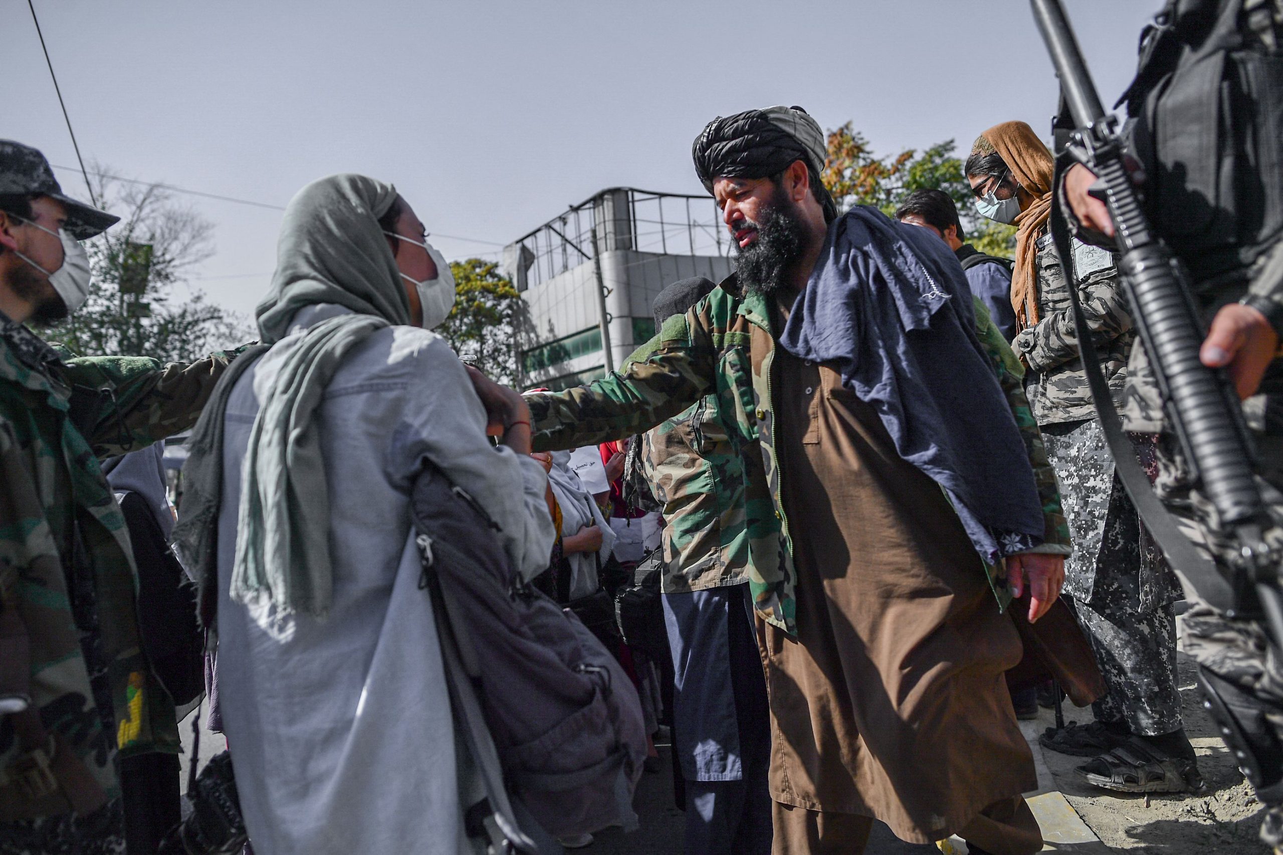 Taliban Langgar Janjinya, Perempuan Kembali Dilarang Sekolah