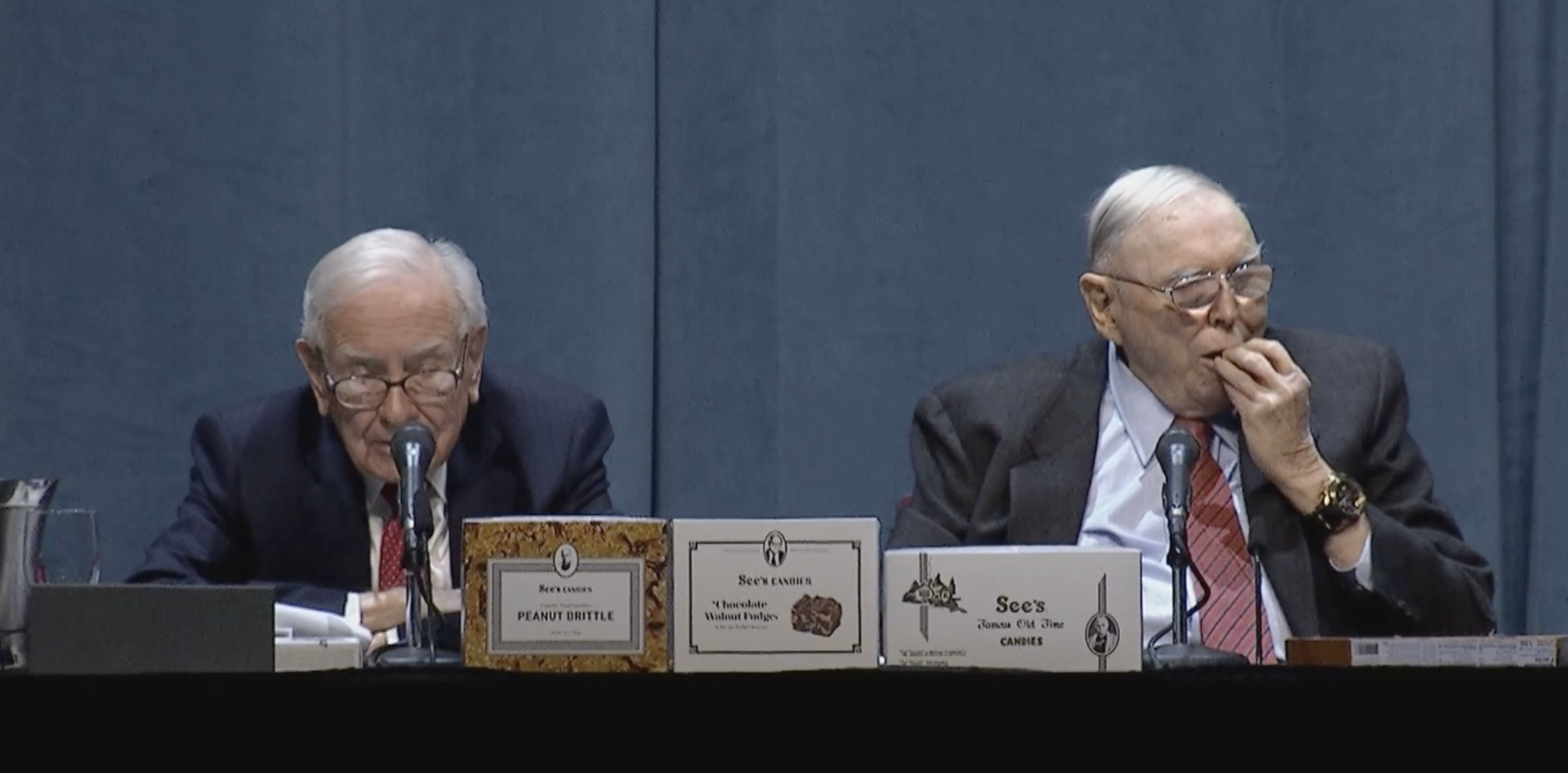 Warren Buffett: Saran Penasehat Keuangan Tak Lebih Baik dari Bertaruh pada Monyet