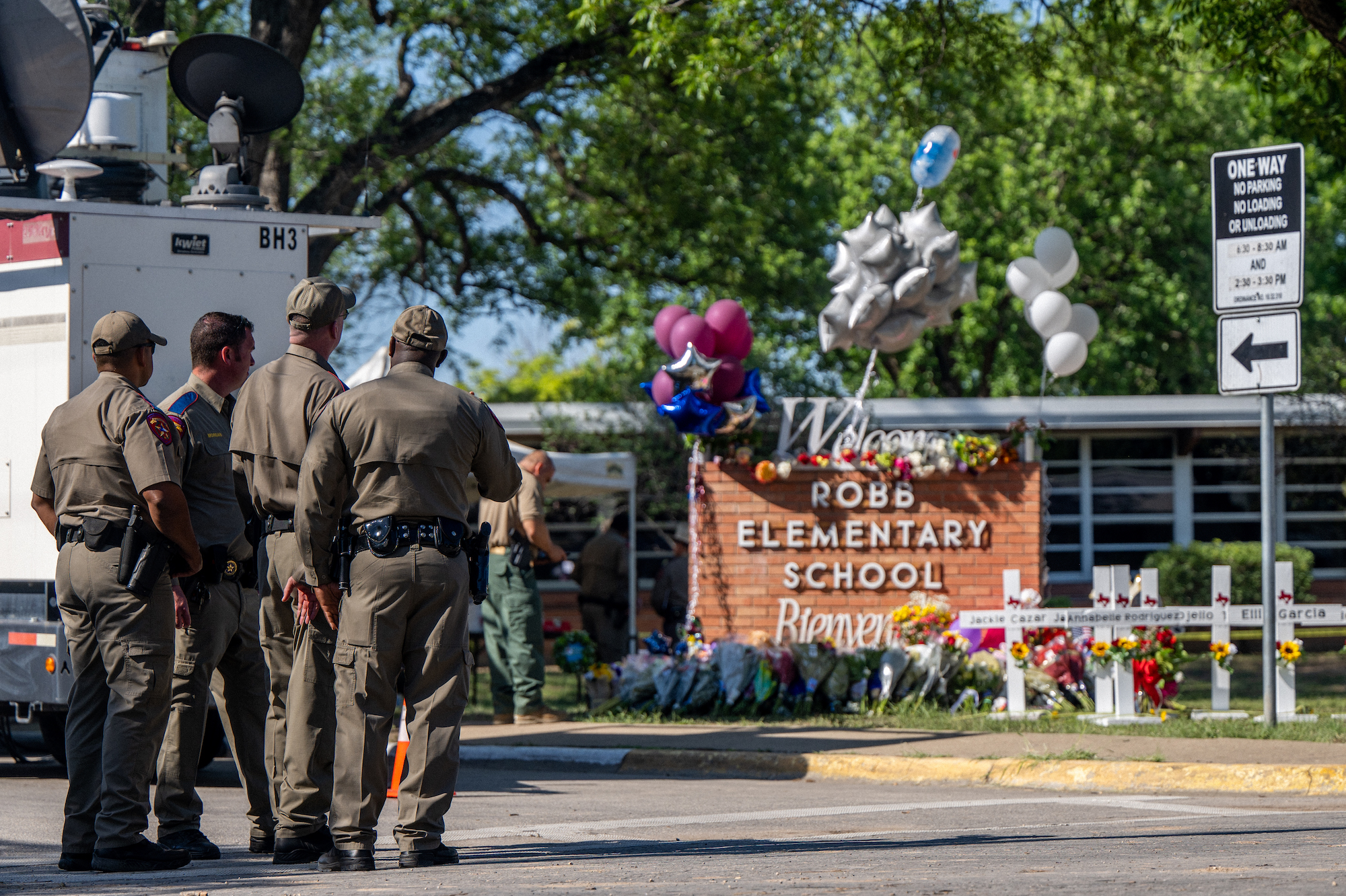 Tragedi Penembakan Massal SD di Texas Menguak Inkompetensi Polisi Amerika