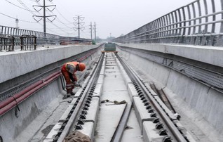 Swasta Serahkan Tanah untuk Bangun Rel Kereta Api Makassar