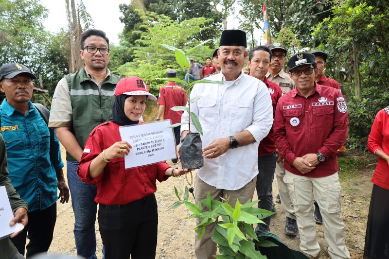 Bantuan CSR PT Kutai Energi Desa Tani