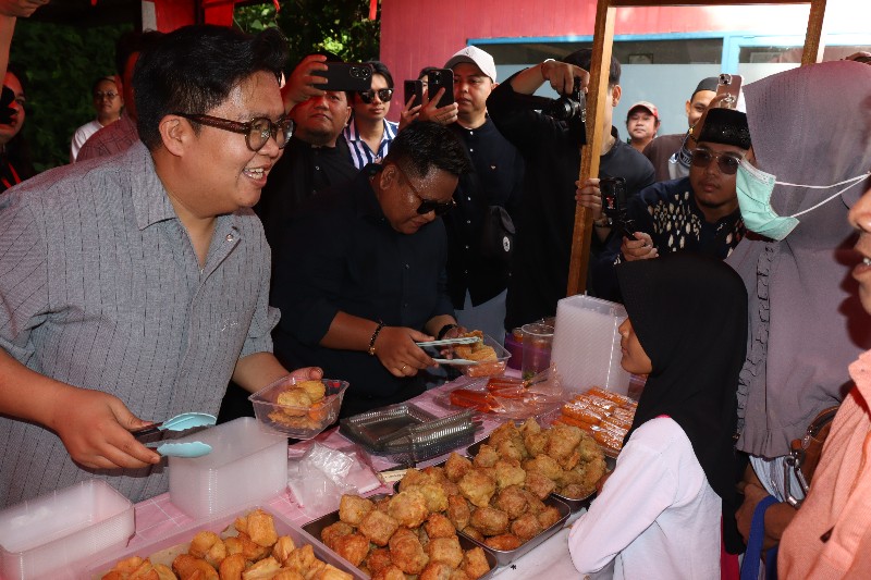 Takjil War Tenggarong Dipadati Ribuan Warga