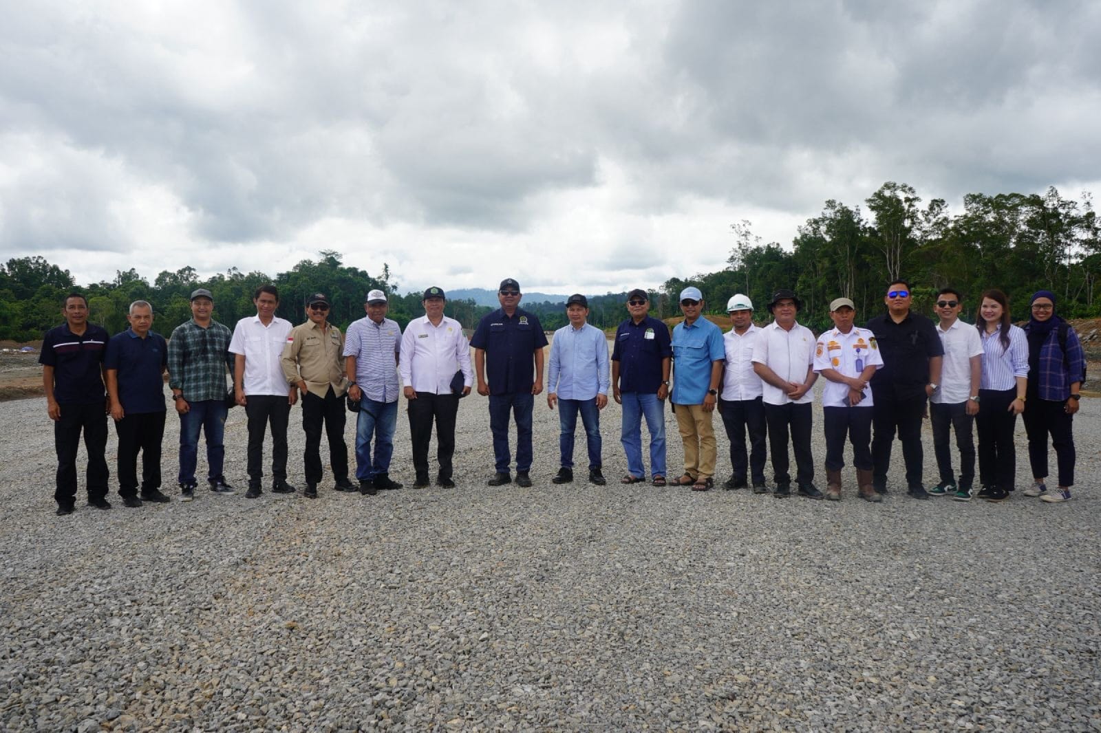 Tinjau Rencana Pembangunan Bandara Mahulu, Ekti Imanuel: Harus Ada Sinkronisasi Program