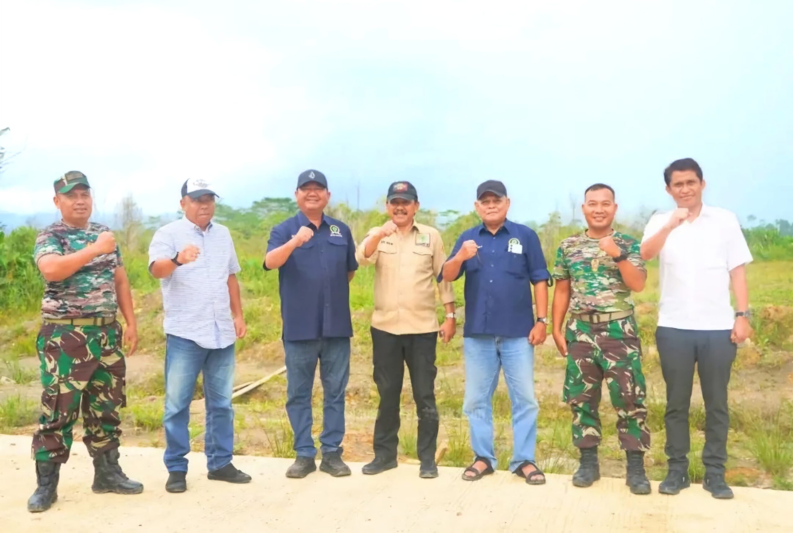 Dukung Pembangunan Markas Kodim, Ekti Imanuel Tinjau Lahan di Mahakam Ulu