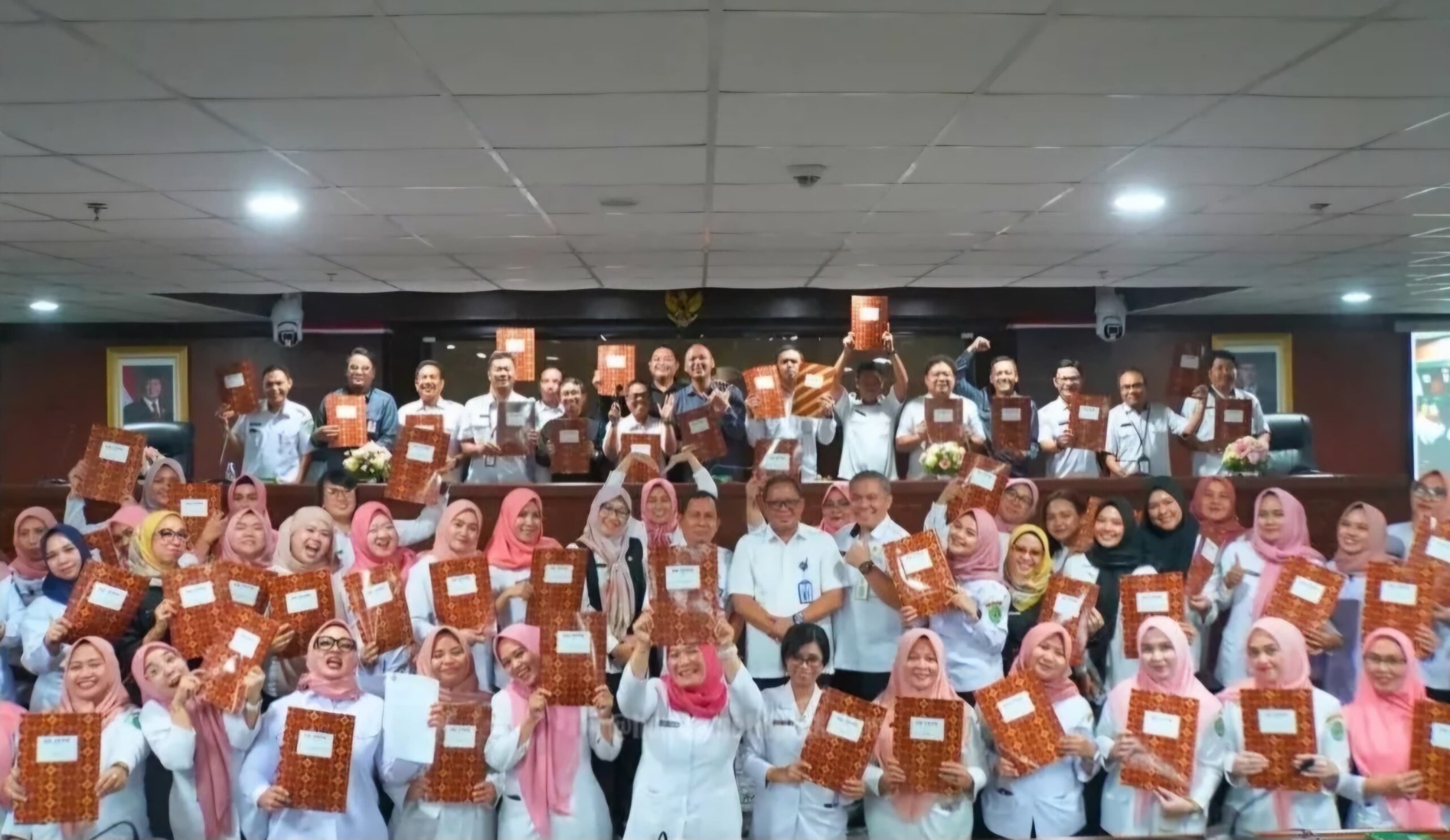 117 PPPK Sekretariat DPRD Kaltim Terima SK Pengangkatan