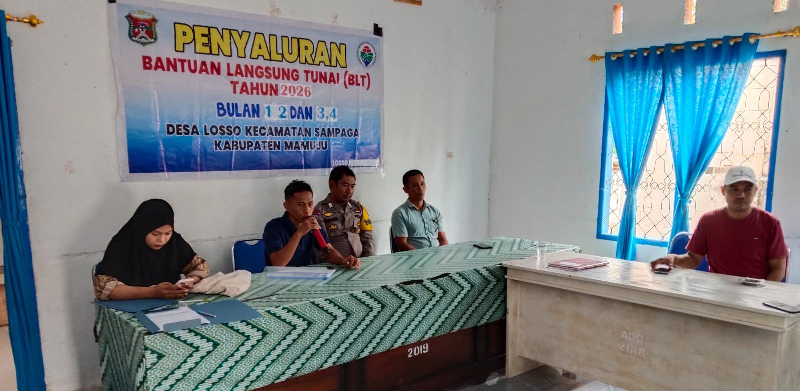 Jamin Penyaluran BLT DD Tepat Sasaran, Pak Bhabin Polsek Sampaga Gelar Pengamanan Ketat