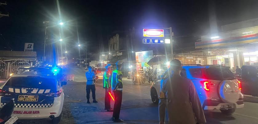 Polresta Mamuju Gelar Personil Dijalan Padat Kendaraan Pastikan Keselamatan Berkendara