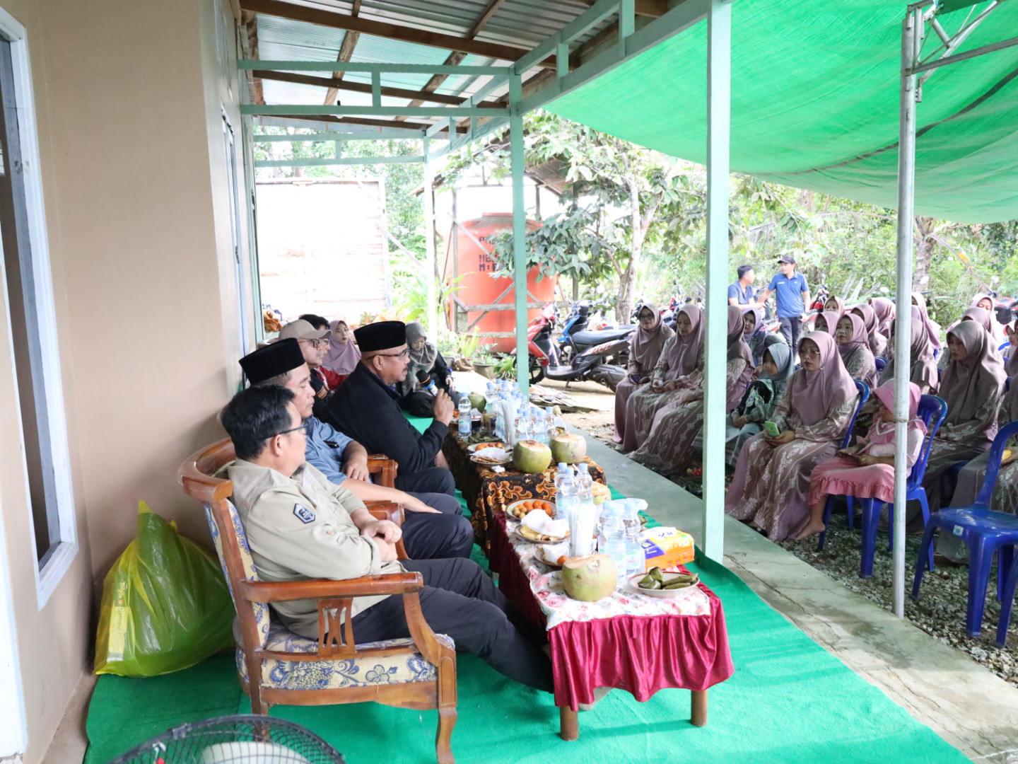 Bantuan Alat Rebana Demi Menunjang Kegiatan Ibu Majelis Taklim