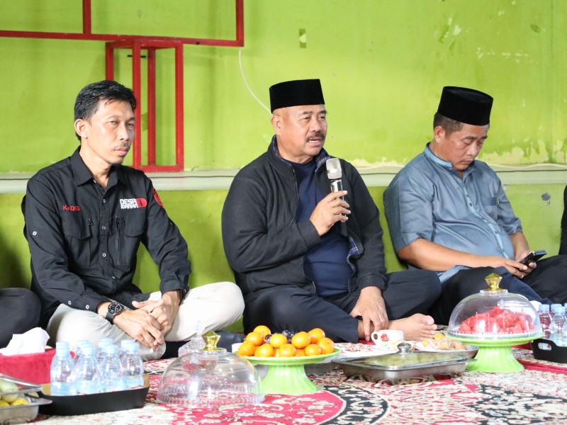Bantuan Sarana Peribadatan Diberikan ke Ibu Pengajian Desa Rapak Lambur