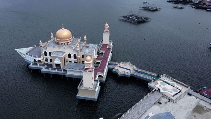 Faisal Dorong Pemerintah Perhatikan Fasilitas dan Kebersihan Masjid Terapung Selambai