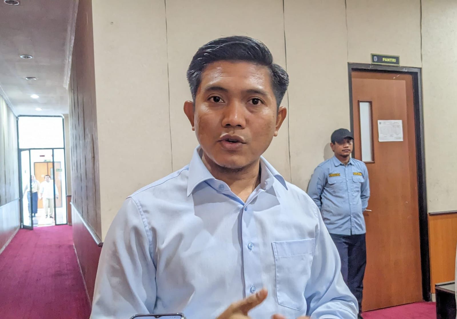 Andi Faiz Apresiasi Inisiatif Pemuda Urunan Perbaiki Trotoar BK��