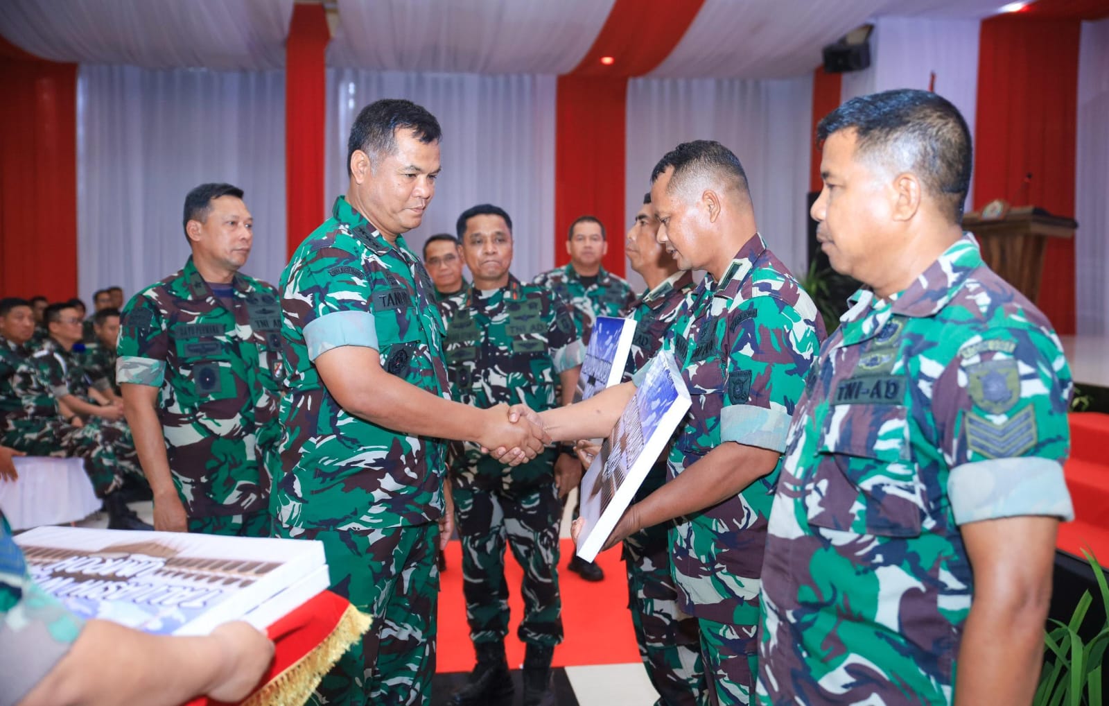Prajurit Kodim 0908/Bontang Terima Hadiah Umroh dari Wakasad