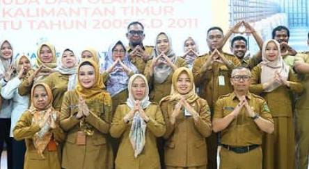 Gelar Pemusnahan 4.479 Berkas Arsip, Dispora Kaltim Serahkan 142 Arsip Statis ke DPK Kaltim