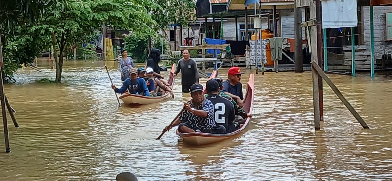 Banjir Akibat Tumbukan Air Pasang Sungai Mahakam