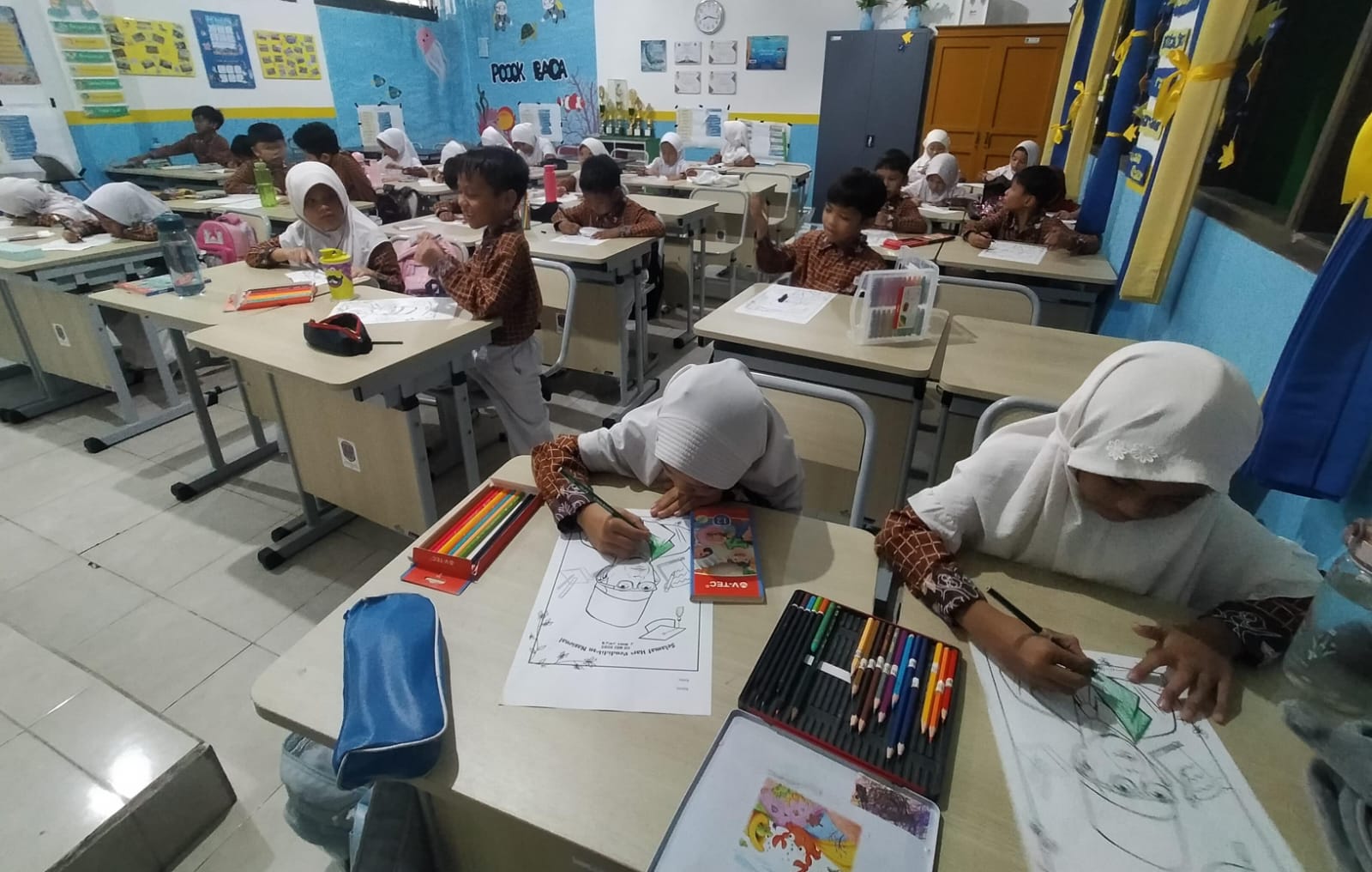 Rayakan Hardiknas, SDN 001 Bonsel Gelar Lomba Seru dan Perpisahan Guru Legendaris