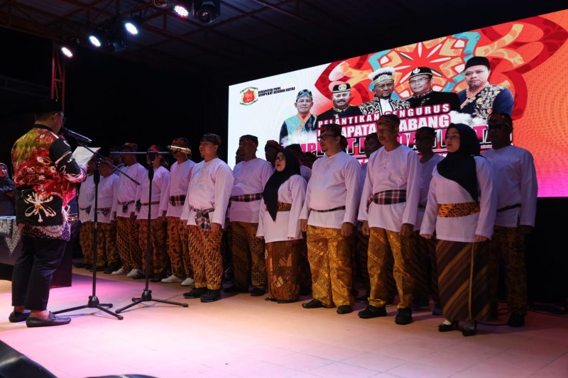 Petinggi Pore Melantik Pengurus Cabang Sempekat Keroan Kutai Kecamatan Loa Kulu