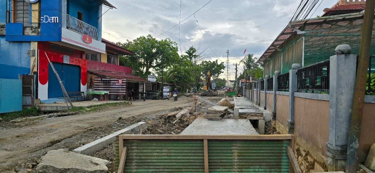 Atasi Kemacetan di Kawasan Perkantoran, Jalan Muso Bin Salim Tenggarong Mulai Diperlebar