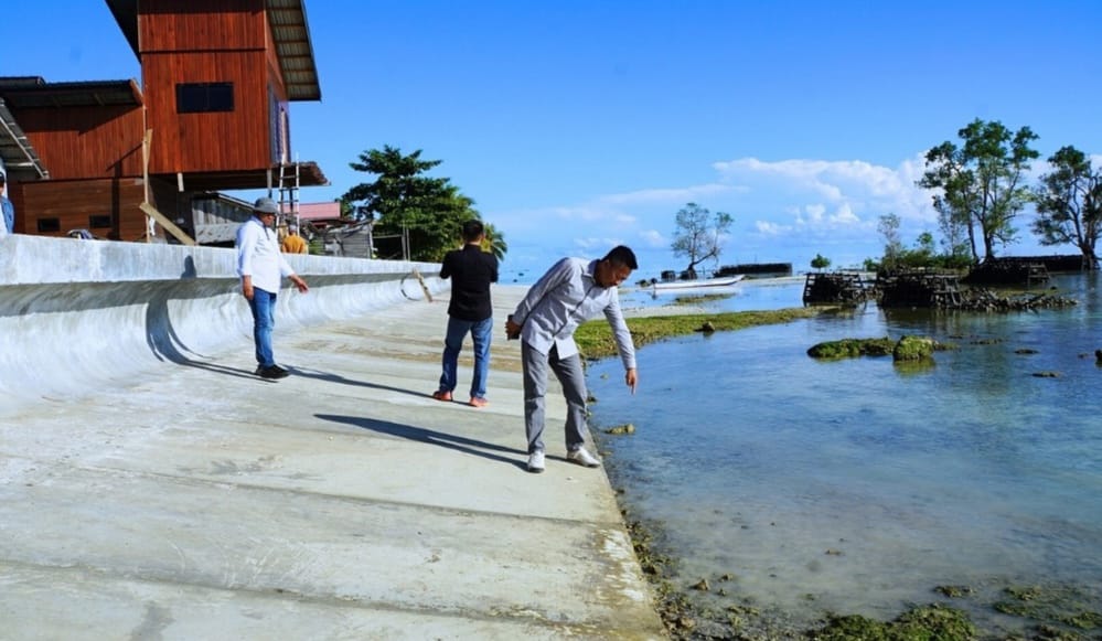 Pansus LKPj DPRD Kaltim Tinjau Proyek Pengamanan Pantai di Biduk-Biduk