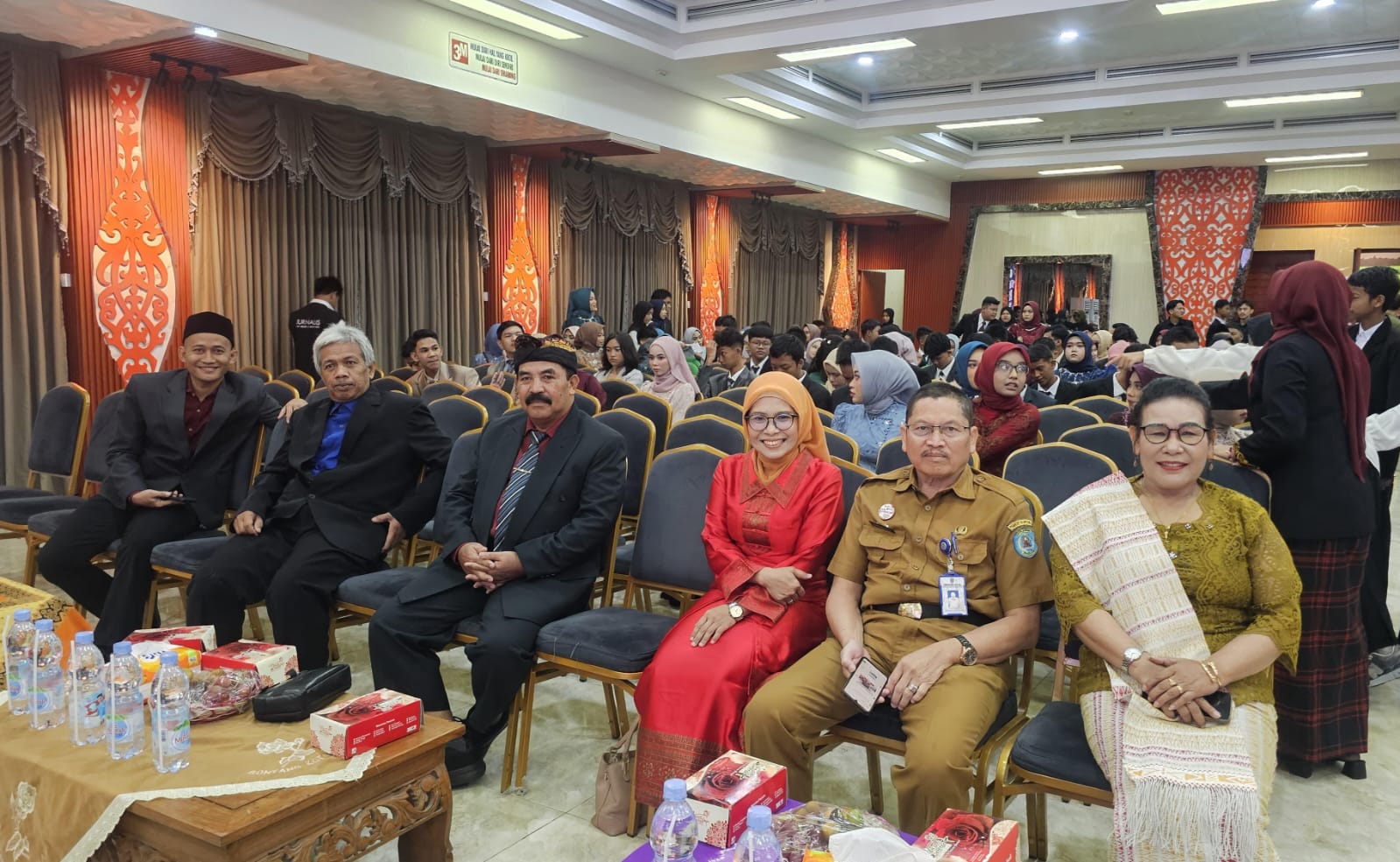 Tarian Tradisional Hingga Musik Modern Warnai Pelepasan Siswa SMPN 2 Bontang