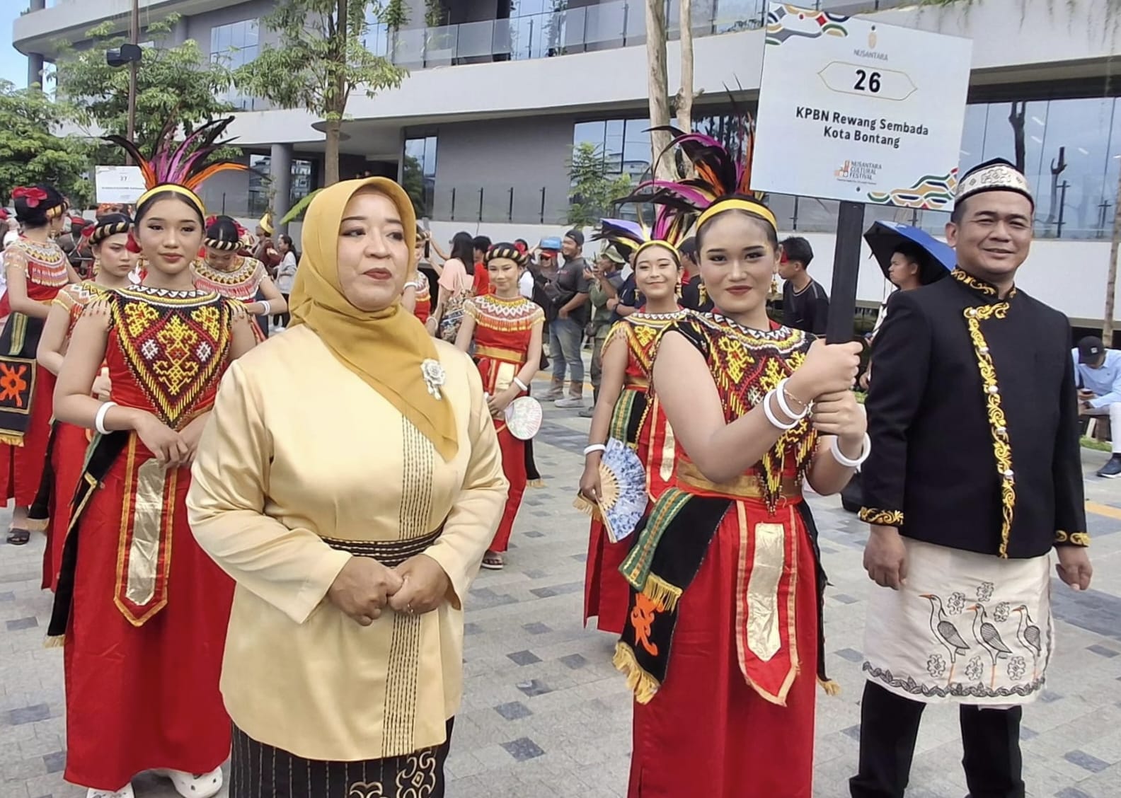 Tarian �Kuntul Perak Terbang Berarak� Meriahkan Langit IKN di Pembukaan Nusantara Cultural Fest 2025