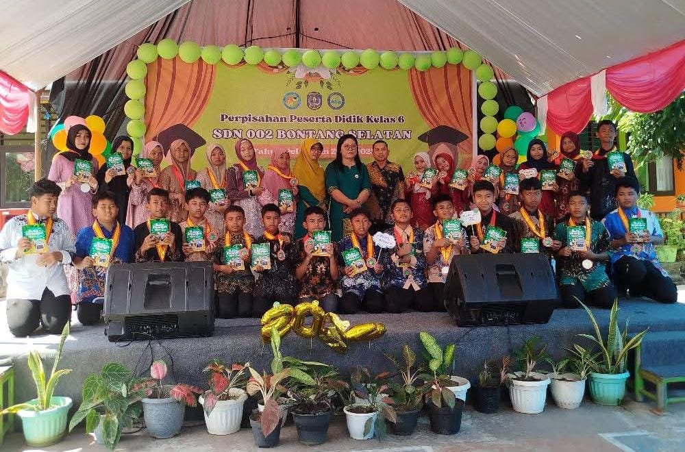 Tangis Haru Warnai Perpisahan Siswa Kelas 6 SDN 002 Bontang Selatan, Orang Tua Turut Terbawa Suasana
