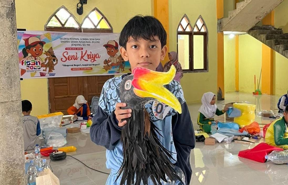 Baru Pertama Kali Ikut, Sayyid Langsung Raih Juara 2 di Lomba Kriya FLS2N Bontang