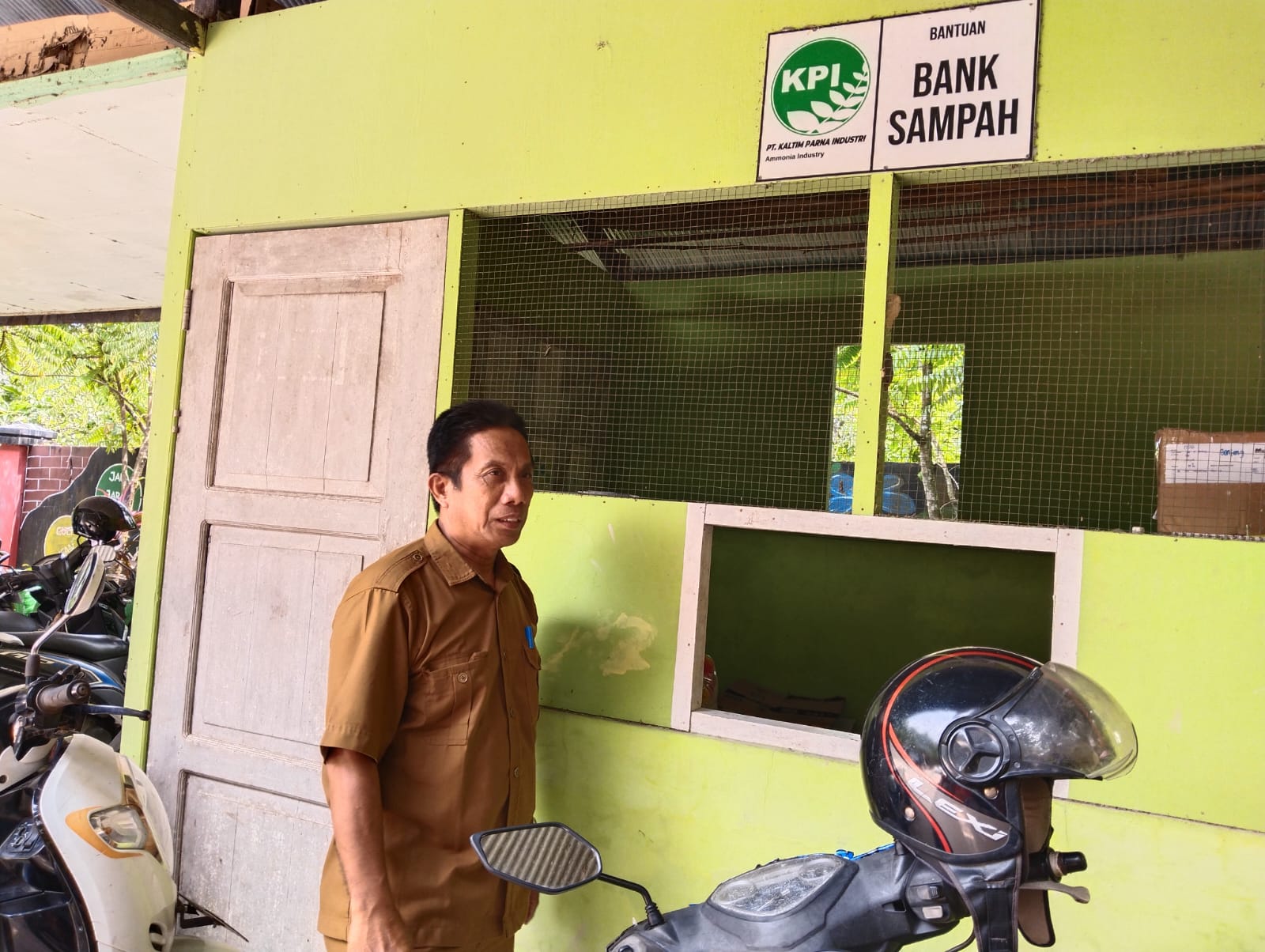 Musim Kemarau, SMPN 5 Bontang Sulap Daun Gugur Jadi Kompos dan Karya Seni