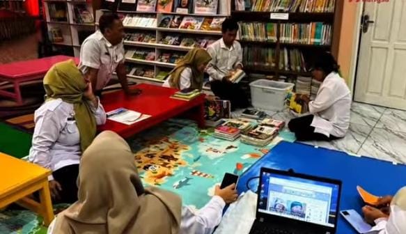 SDN 001 Bontang Selatan Dukung Literasi Sejak Dini, Gandeng DPK Lewat Program Silang Layan Buku