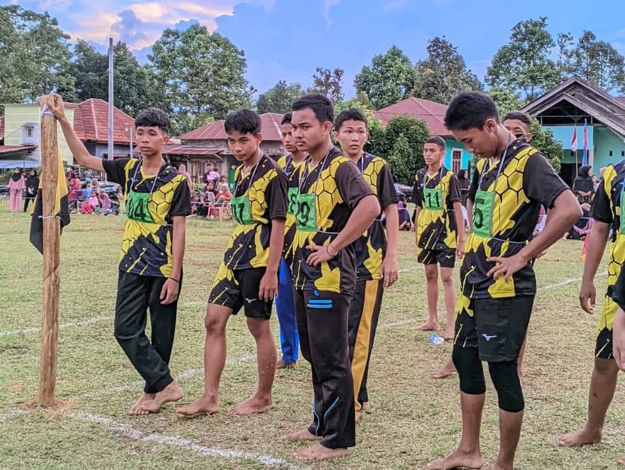 DDI Masamba Turunkan Tim di Lomba Kasti Desa Baloli, Semangat Pelajar Menggelora