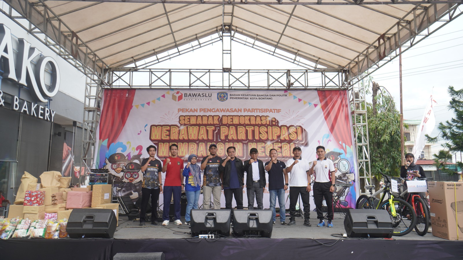 Bawaslu Bontang Bawa Pendidikan Politik ke Ruang Publik Lewat Senam dan Jalan Sehat