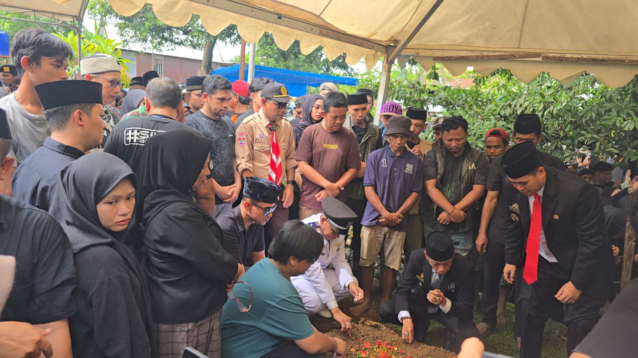 Tragedi Laka Laut Pangkep: Camat Liukang Tupabbiring Meninggal Dunia, Kapolres Beri Penghormatan Terakhir