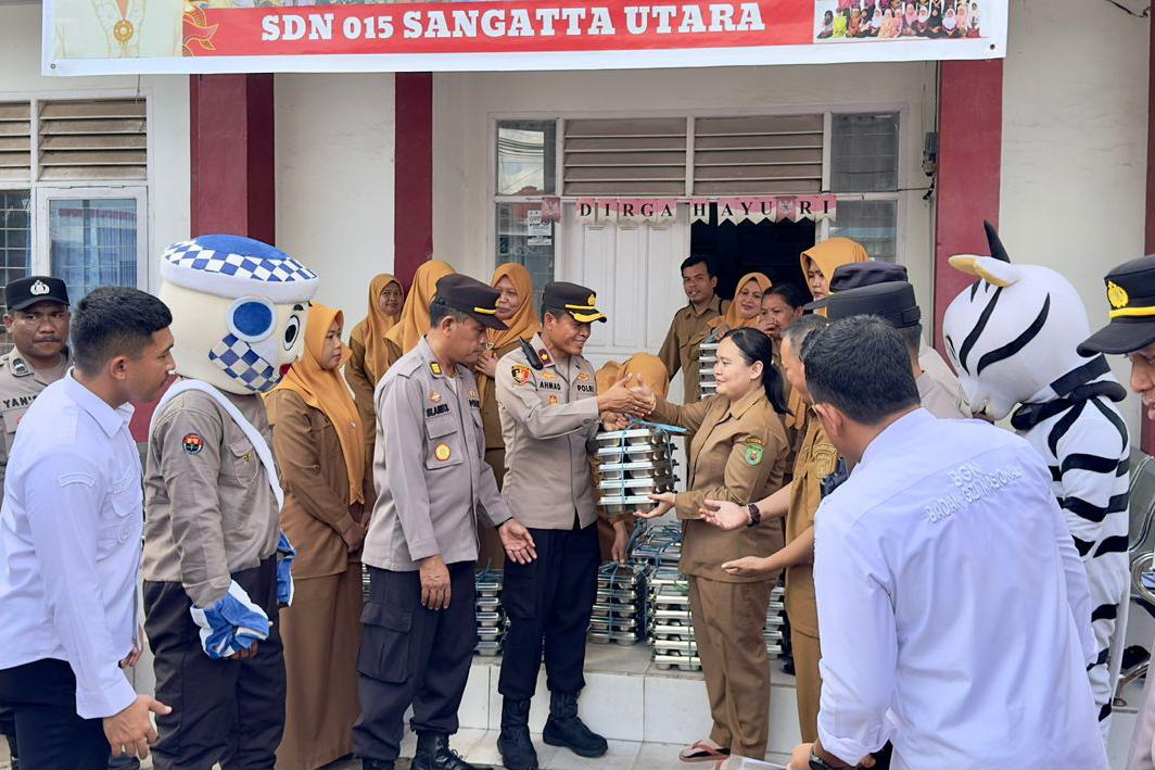 SPPG Polres Kutim Distribusikan Perdana Makan Bergizi Gratis untuk Pelajar ?