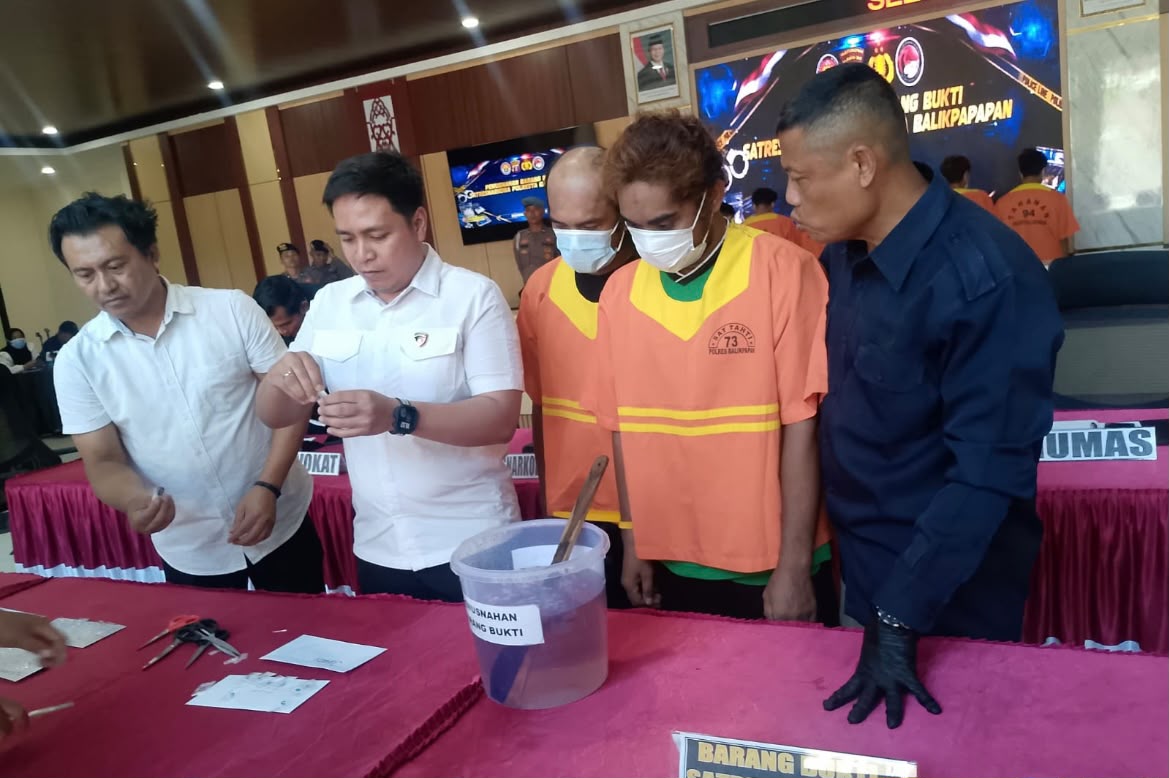 Polisi Musnahkan 1 Kg Narkoba, Amankan 28 Tersangka di Balikpapan