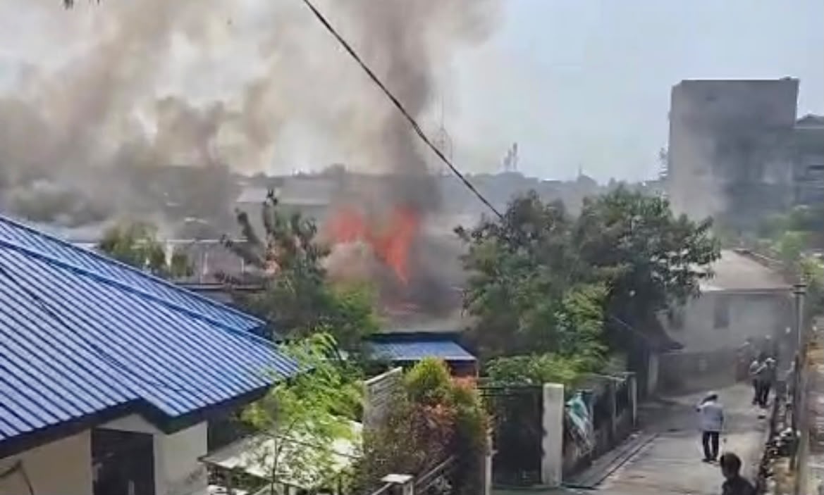 Kebakaran di Balikpapan Tengah, Akses Jalan Sempit Jadi Kendala
