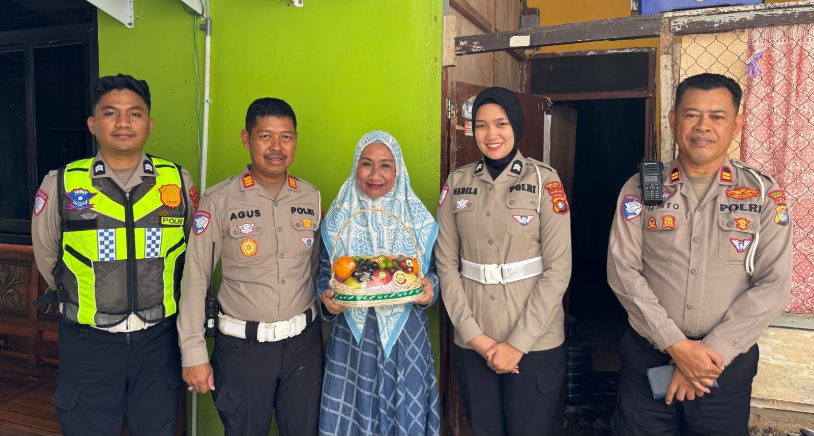 Polisi Hadir untuk Masyarakat, Satlantas Polresta Mamuju Berbagi Sambut HUT ke-71 Korlantas