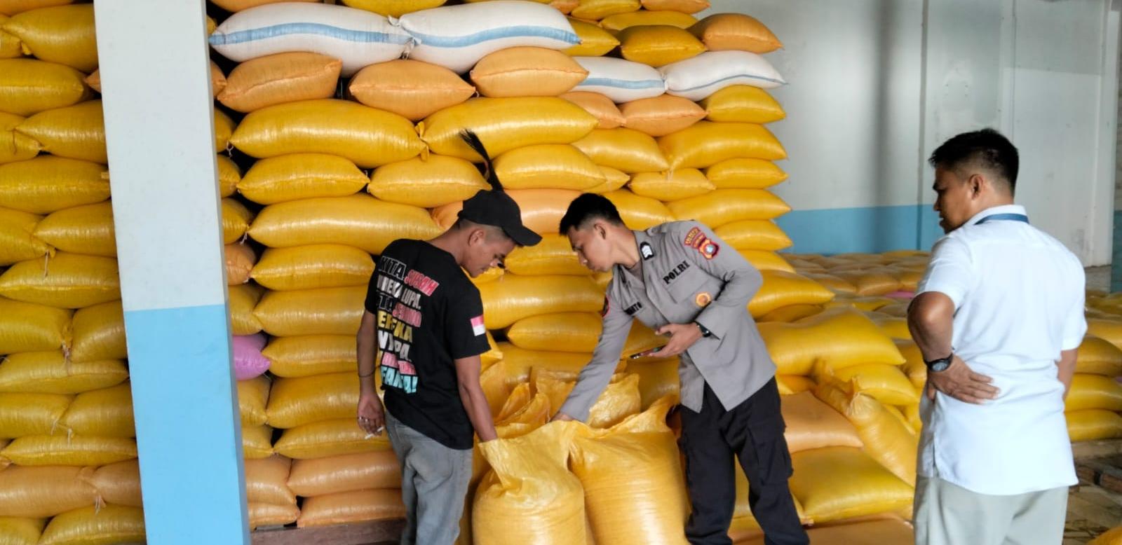 Tetap Produktif di Tengah Kemarau, Polsek Kalumpang Salurkan 3,1 Ton Jagung ke Bulog