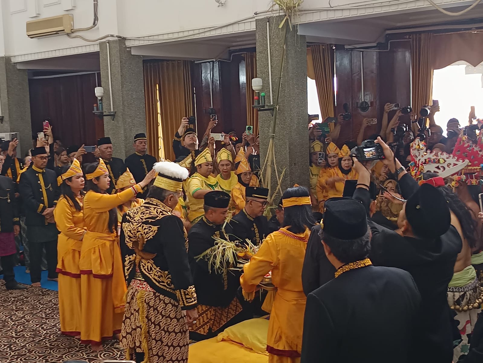 Rebahkan Pinang Ayu Tandai Berakhirnya Erau Adat Kutai 2026