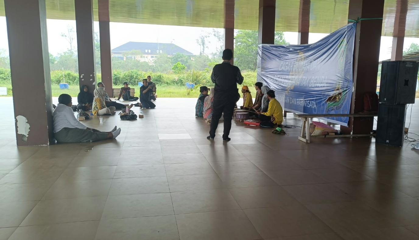 Disbudpar PPU Kenalkan Alat Musik Petep Lewat Guru Seni Budaya
