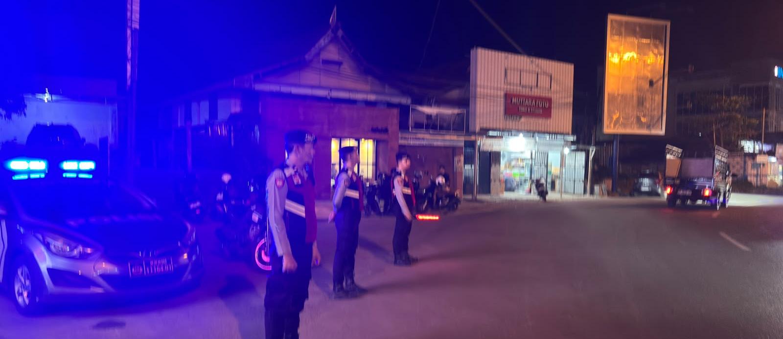 Wujud Nyata Polisi Bersama Masyarakat, Polresta Mamuju Terus Gencarkan Pengaturan Lalu Lintas Malam Hari�