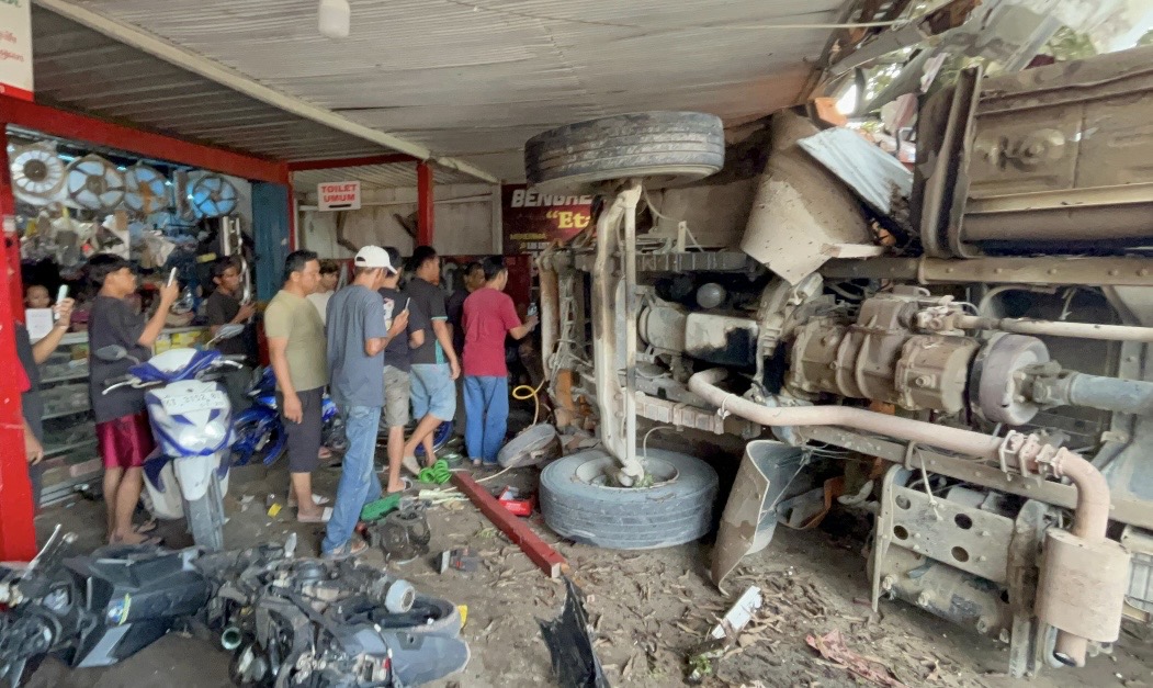 Kecelakaan Beruntun di Jalan Mulawarman Bengalon, 3 Karyawan Bengkel Luka Ringan