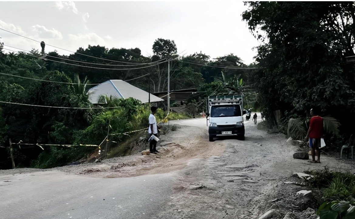 Rawan Kecelakaan, Longsor Ancam Keselamatan Pengguna Jalan Sangatta�Bengalon