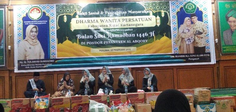 Kegiatan Sambangin Pondok Pesantren Bakti Sosial Tenggarong