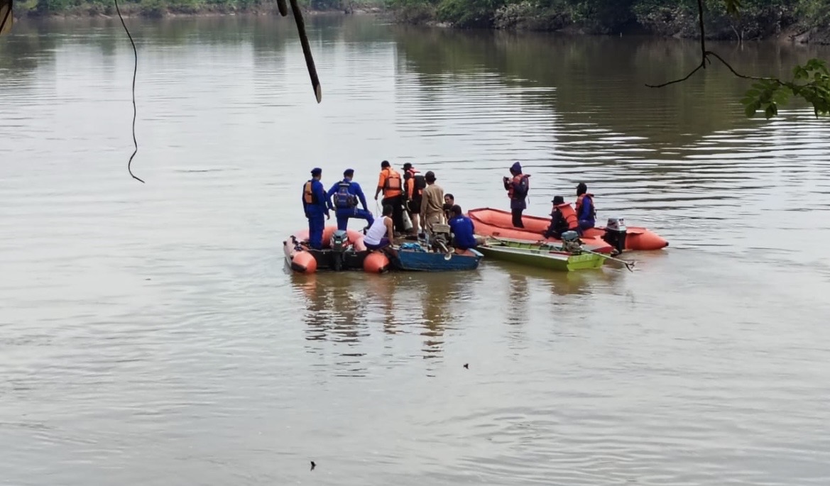 Pencarian Hari Ketiga di Sungai Telen, Polairud Polres Kutim Temukan Korban dan Evakuasi Truk Tenggelam