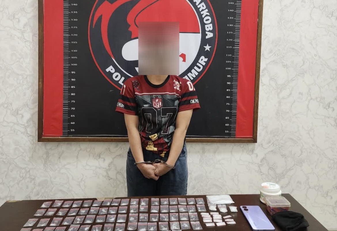 137 Paket Narkoba Disembunyikan di Dapur, Ibu Rumah Tangga di Kongbeng Diciduk Polisi