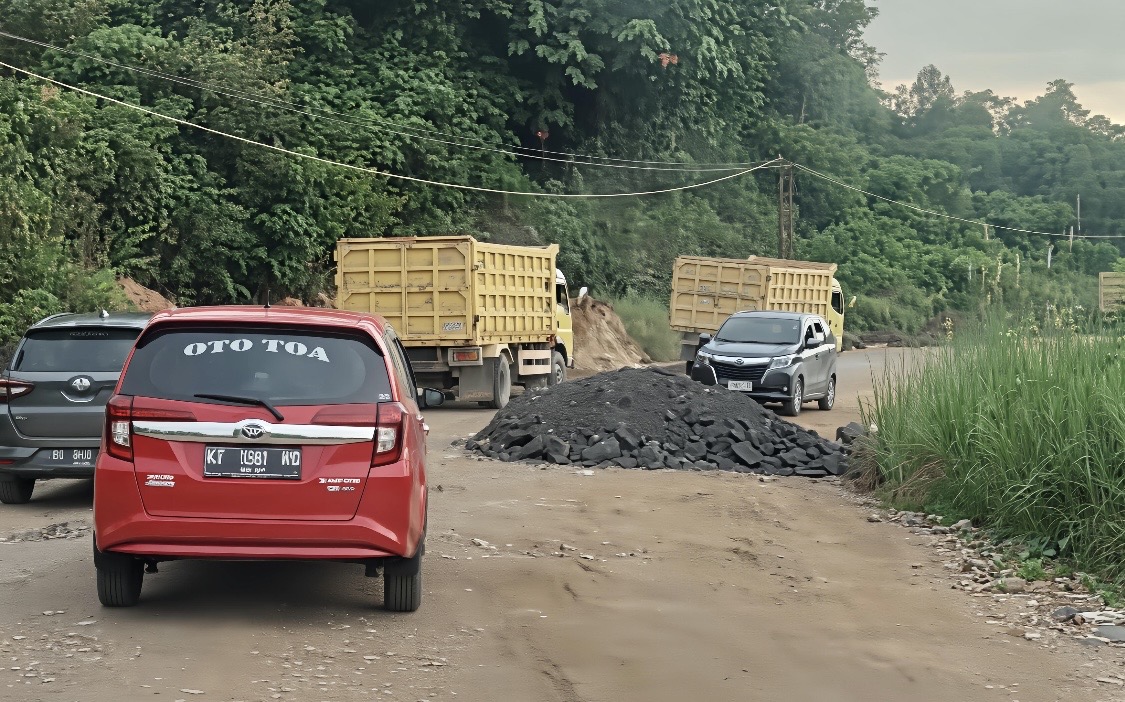 Usai Warga Tertabrak, Truk Perusahaan di Sekerat Picu Kekhawatiran Serius