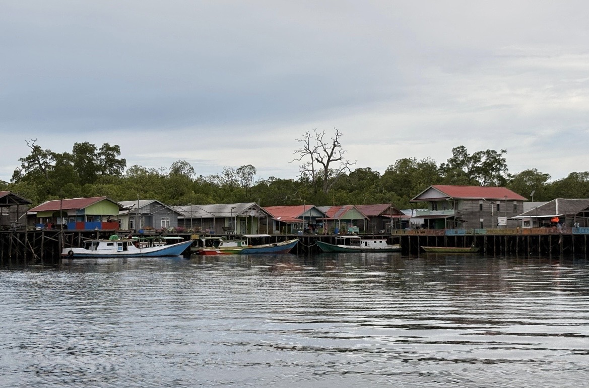 PLTS Rusak Tersambar Petir, Warga Pulau Miang Gelap Gulita ?