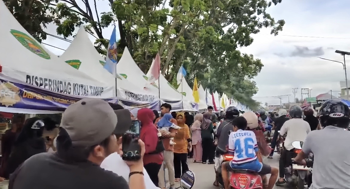 Pasar Ramadan di Bahu Jalan Sangatta Kembali Digelar, Risiko Macet Jadi Sorotan